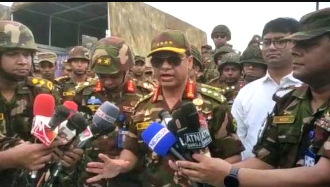 সর্বোচ্চটা দিয়ে বন্যার্তদের পাশে থাকার আশ্বাস : সিলেটে সেনা প্রধান