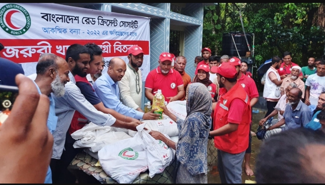সিলেটের ৪ উপজেলায় রেড ক্রিসেন্টের ত্রাণ বিতরণ