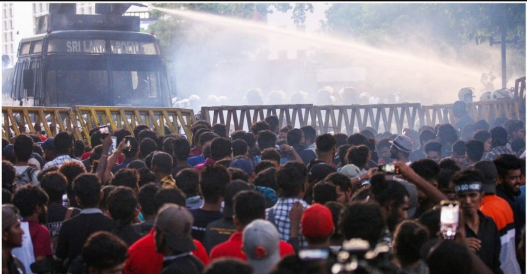 আন্তর্জাতিকবিক্ষোভের মুখে বাসভবন ছেড়ে পালালেন শ্রীলঙ্কার প্রেসিডেন্ট