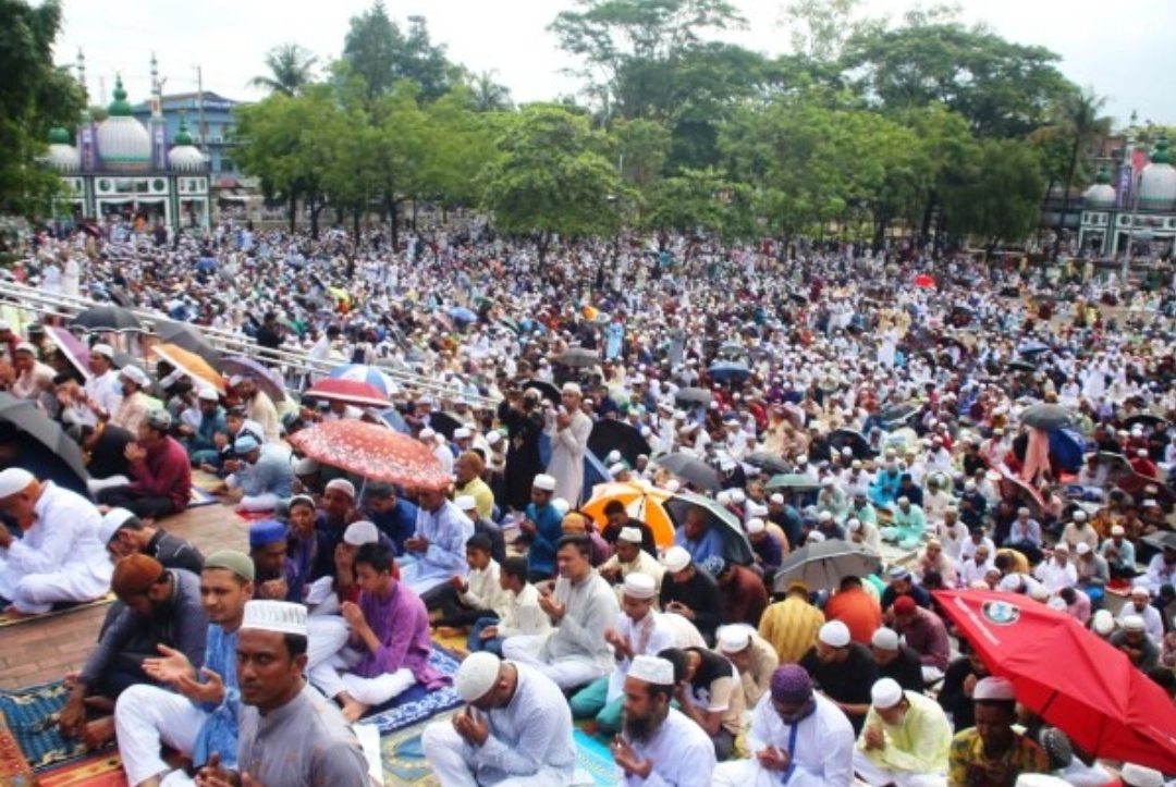 সিলেটে শাহী ঈদগাহে ঈদের প্রধান জামাত অনুষ্ঠিত