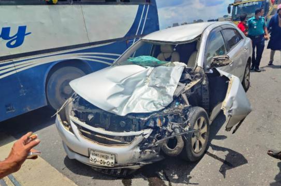 প্রাইভেটকারের ধাক্কায় মোটরসাইকেলের তিন আরোহী নিহত