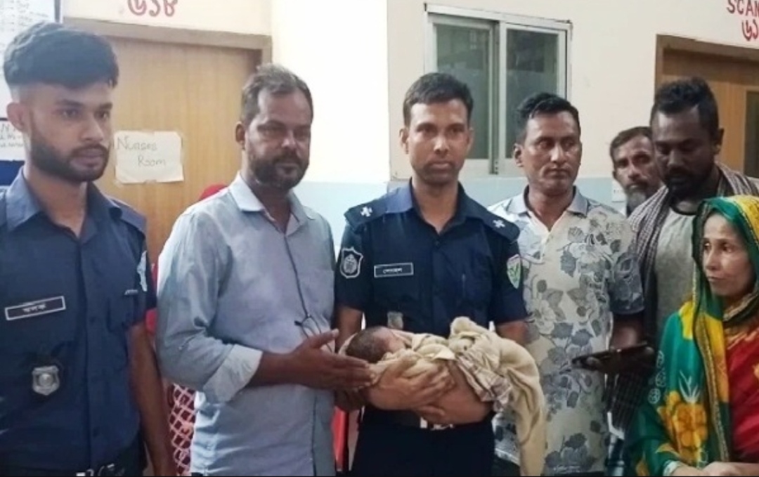 কবরস্থান থেকে নবজাতক উদ্ধার