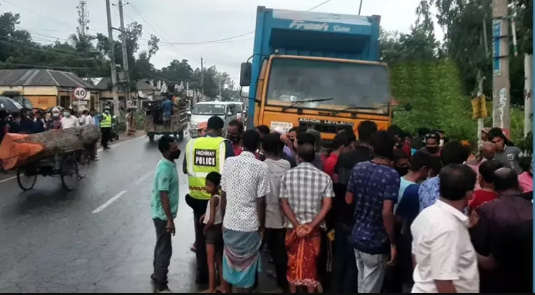 হবিগঞ্জে দাড়ানো ট্রাকে ধাক্কা, চালক ও হেলপার নিহত