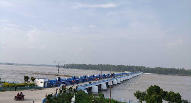 ভারত থেকে আসা অতিরিক্ত পানির চাপে খুলে দেয়া হলো তিস্তা ব্যারেজের ৪৪টি গেট