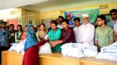 বন্যার্তদের মাঝে ত্রাণ বিতরণ করলো সিকৃবি ছাত্রলীগ