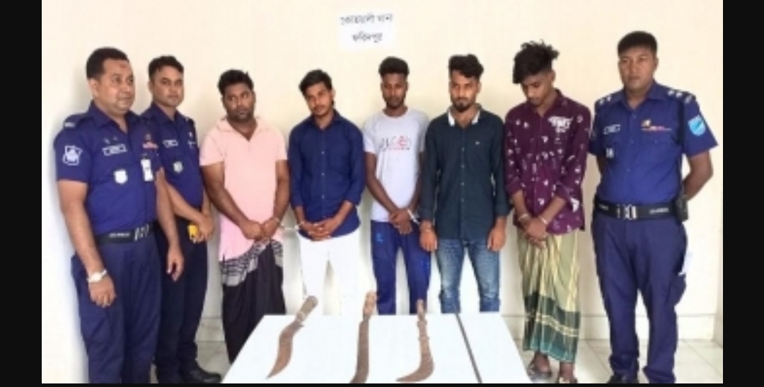 দেশীয় অস্ত্র হাতে ছাত্রলীগের শোডাউন, গ্রেফতার ৫