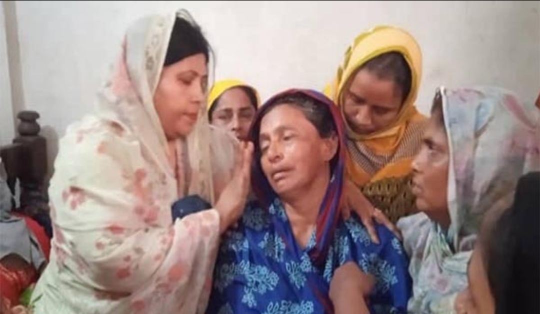 ঘুরেফিরে ছোট ছেলে শাওনকে খুঁজছেন মা ফরিদা