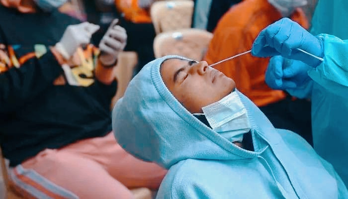 গত একদিনে করোনা শনাক্ত ৪ গুণ বাড়ল