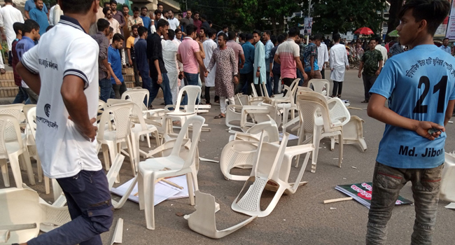আবরার ফাহাদের স্মরণসভায় ছাত্রলীগের হামলা : আহত ১৬