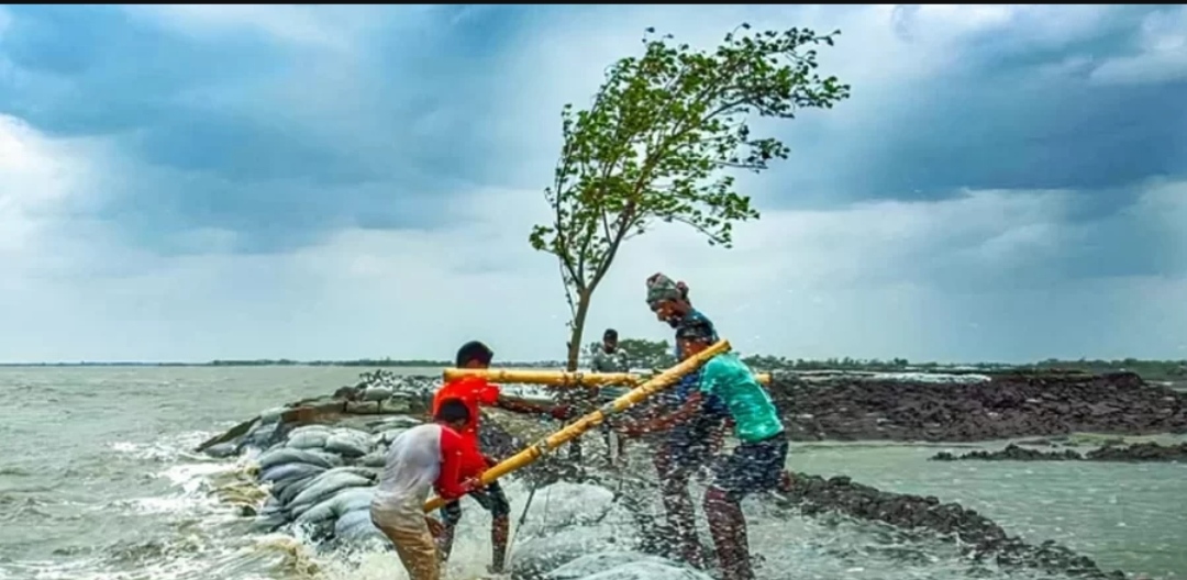 ধেয়ে আসছে সিত্রাং, মোংলা-পায়রায় ৭ নম্বর বিপদ সংকেত