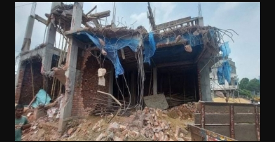 চাঁদা না দেয়ায় ভবন ভাংচুর : আ,লীগ নেতাসহ ৫ জন কারাগারে