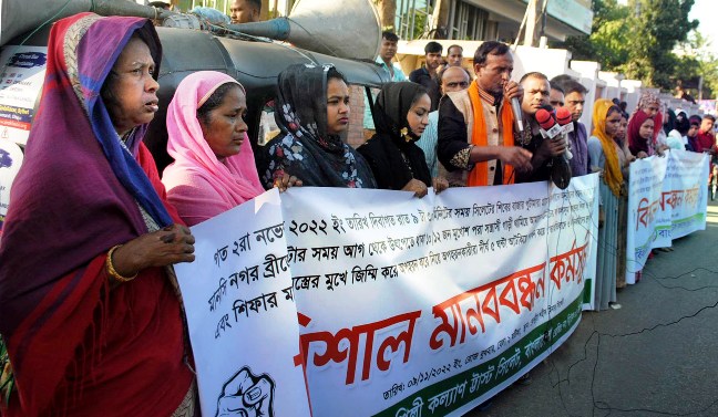 সিলেটের দু’কণ্ঠশিল্পীকে অপহরণ ও ধর্ষণের প্রতিবাদে মানববন্ধন