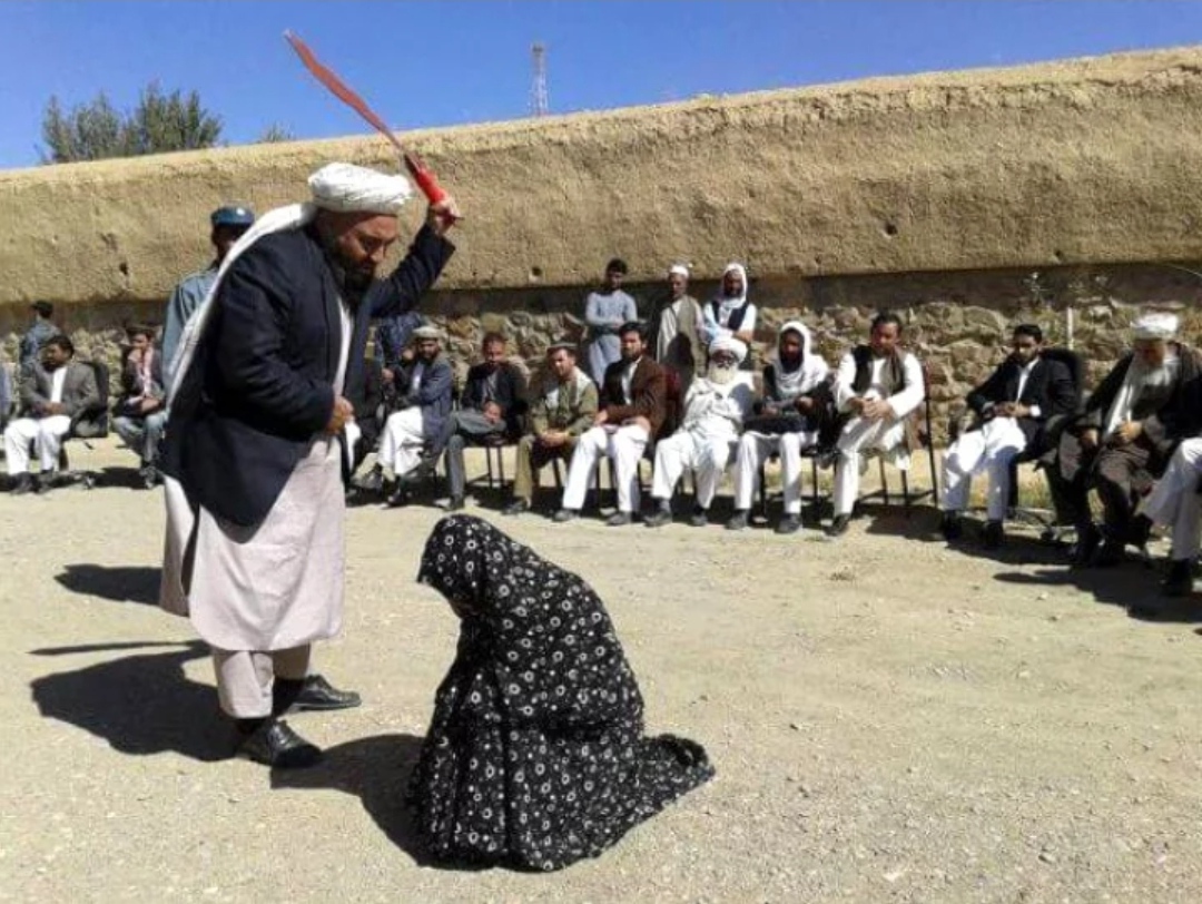 আফগানিস্তানে ৩ নারীসহ ১২ জনকে প্রকাশ্যে বেত্রাঘাত