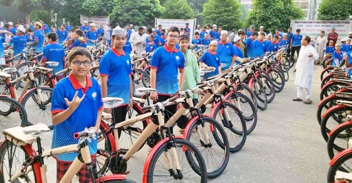 টানা ৪০ দিন নামাজ পড়ে সাইকেল পেলো ২৩০ শিশু-কিশোর
