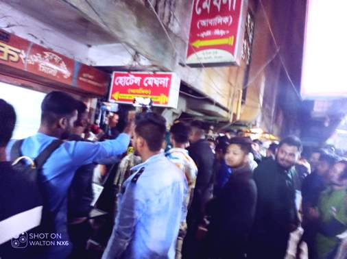 সুরমা মার্কেটে দুই যুবককে মারধোর, হোটেল ঘেরাও