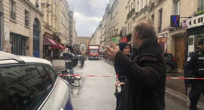 প্যারিসে বন্দুকধারীর হামলা, নিহত ৩