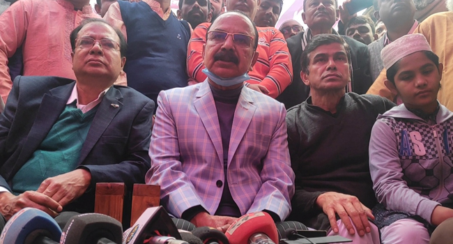 তথ্যমন্ত্রীকে ক্ষমা চাইতে বললেন গয়েশ্বর