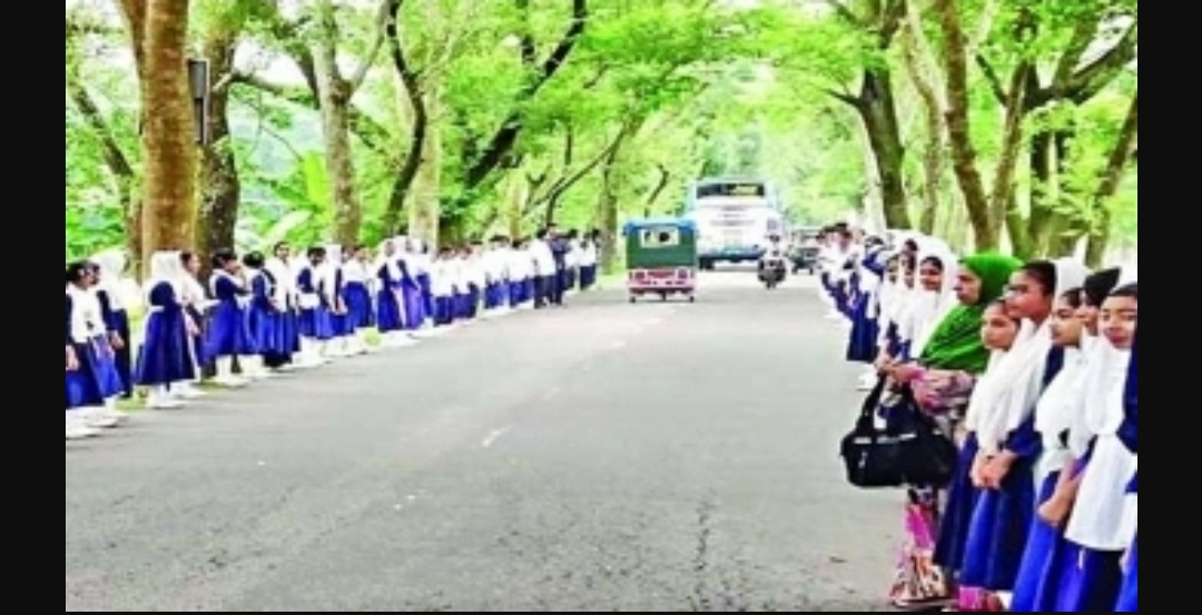 সংবর্ধনার নামে শিক্ষার্থীদের রাস্তায় দাঁড় করানো যাবে না
