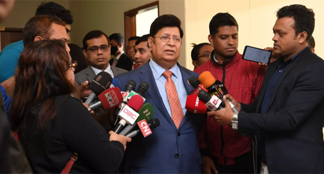 যুক্তরাষ্ট্র ও চীনের সাথে সম্পর্কের ক্ষেত্রে বাংলাদেশ চ্যালেঞ্জিং কাজ করছে : মোমেন
