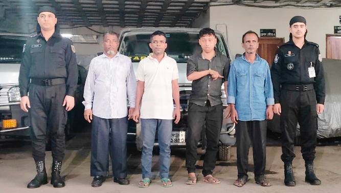 ট্রেনের টিকিট কালোবাজারি চক্রের ৪ সদস্য গ্রেফতার