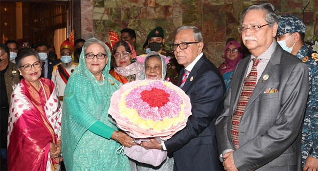 রাষ্ট্রপতির সাথে প্রধানমন্ত্রী ও নবনির্বাচিত রাষ্ট্রপতির সৌজন্য সাক্ষাৎ