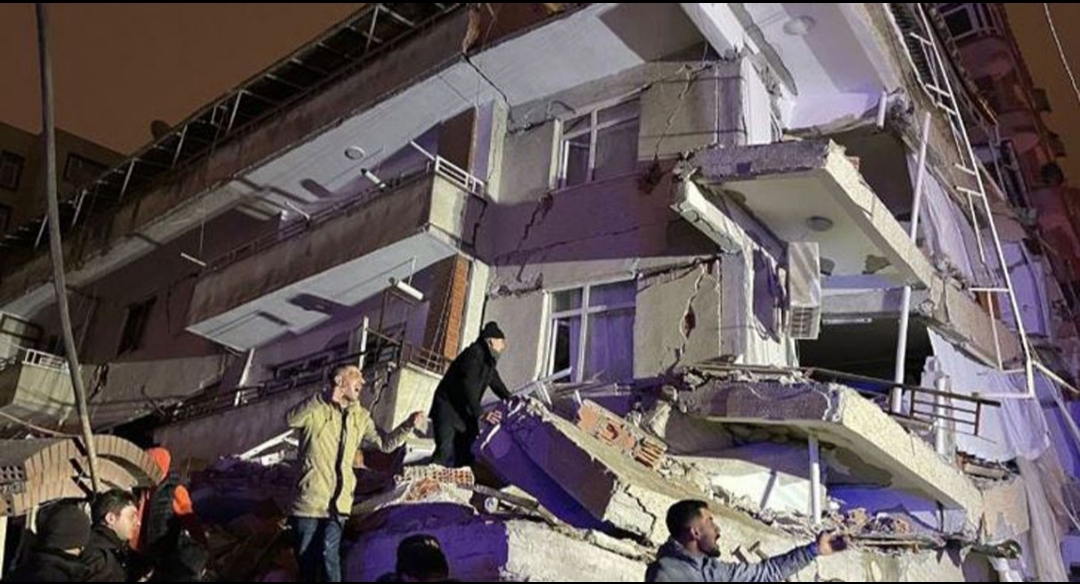 তুরস্কে ভূমিকম্প : নিহতের সংখ্যা ১০ হাজার ছাড়িয়ে যাওয়ার আশঙ্কা