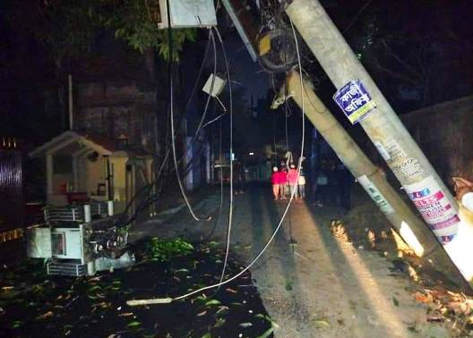 সিলেটে খুঁটি নিয়ে পড়ে গেল ট্রান্সফর্মার, দুই নাট্যকর্মী আহত