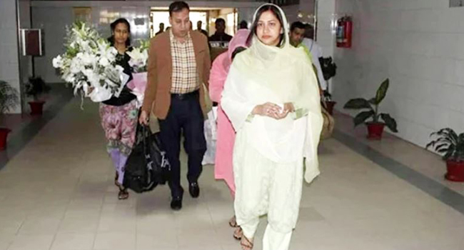 কোকোর স্ত্রী শর্মিলা এখন ঢাকায়