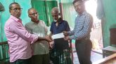 কমলগঞ্জে অসুস্থ অসহায় শিক্ষকের পাশে ইউএনও