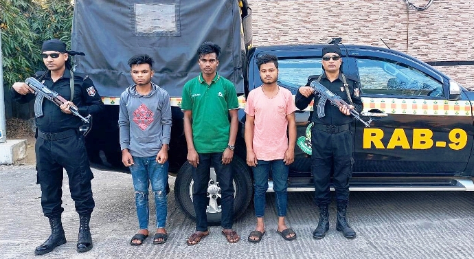 সিলেটে তিনটি চোরাই মোটরসাইকেলসহ আটক ৩