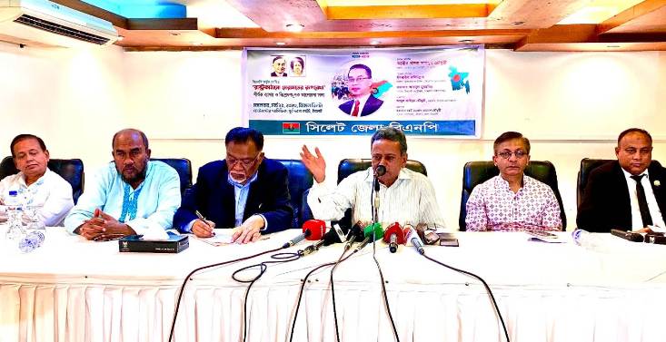 সংবিধানকে দলীয় দলিলে পরিনত করেছে আওয়ামী লীগ : আমির খছরু