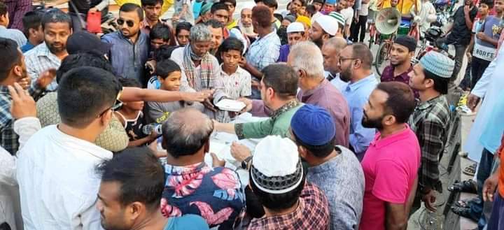 পাবলিক ভয়েস এর উদ্যোগে ইফতার বিতরণ