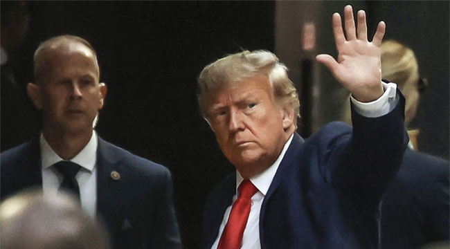 ডোনাল্ড ট্রাম্প গ্রেফতার