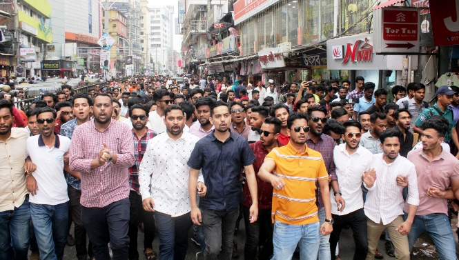 আ’লীগের মেয়র প্রার্থী আনোয়ারুজ্জামান’র সমর্থনে আনন্দ মিছিল
