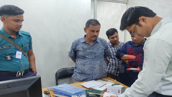 সিলেটে দুই ট্রাভেল অ্যাজেন্সিকে দেড়লাখ টাকা জরিমানা