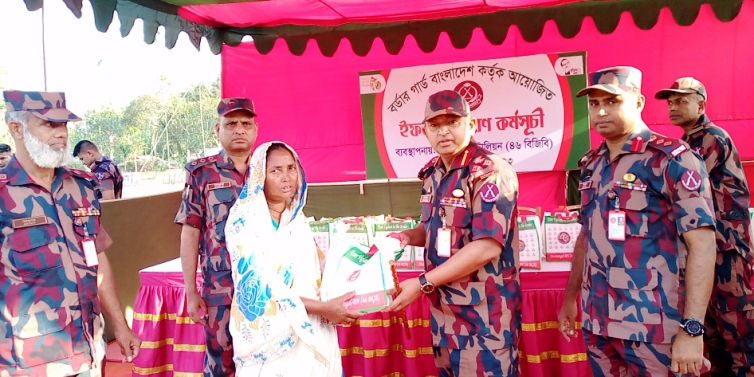 কমলগঞ্জে দুস্থ ও দরিদ্রদের মাঝে বিজিবি’র ইফতার ও খাবার বিতরণ