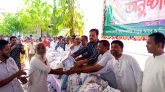 কমলগঞ্জে ৩০০ পরিবারে ইফতার সামগ্রী ও ঈদ উপহার বিতরণ