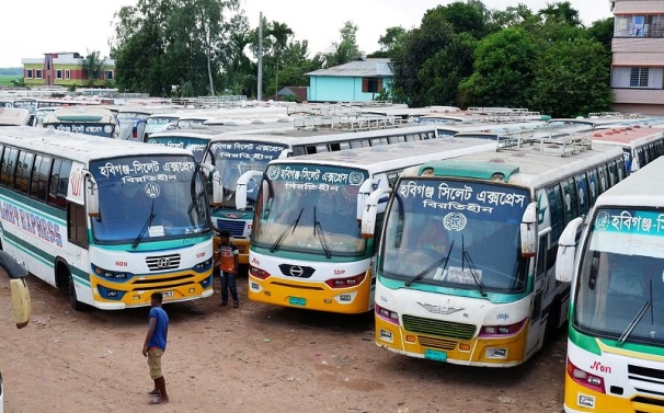 হবিগঞ্জ-নবীগঞ্জ সড়কে বাস চলাচল বন্ধ, দুর্ভোগে যাত্রীরা
