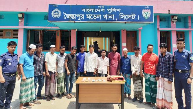 জৈন্তাপুরে পৃথক অভিযানে সাজাপ্রাপ্ত আসামিসহ গ্রেপ্তার ১৩