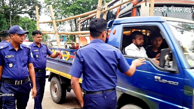 দূর্ঘটনা রোধে সিলেটে ডিজে ট্রাক বন্ধে পুলিশের অভিযান