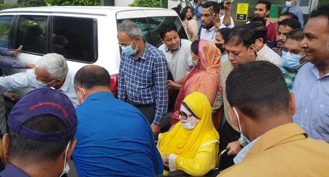 হাসপাতাল ছেড়ে বাসায় বেগম খালেদা জিয়া