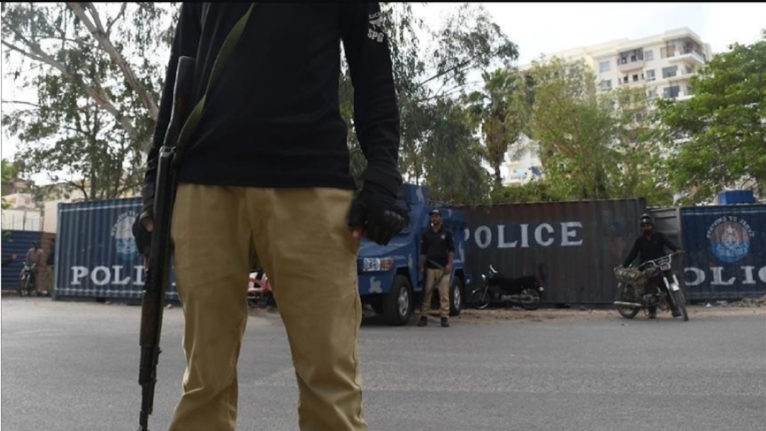 পাকিস্তানে বন্দুকধারীর গুলিতে ৭ শিক্ষক নিহত