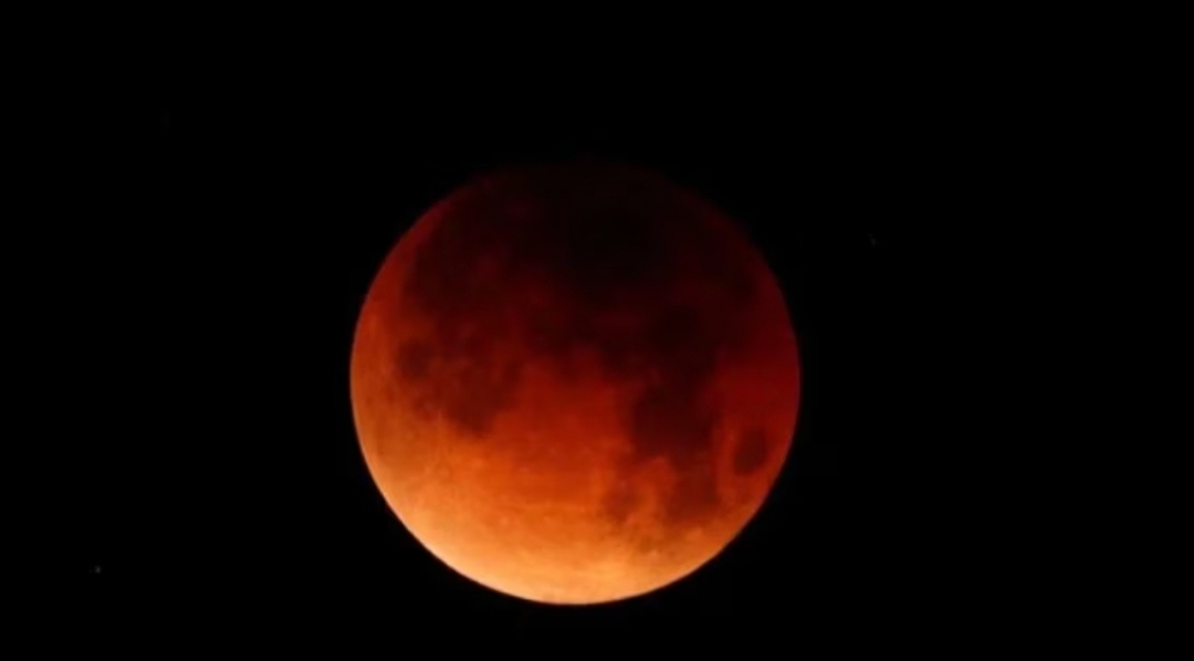 চন্দ্রগ্রহণ আজ, দেখা যাবে বাংলাদেশেও