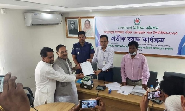 জগন্নাথপুরে উপনির্বাচনে প্রার্থীদের মধ্যে প্রতীক বরাদ্দ