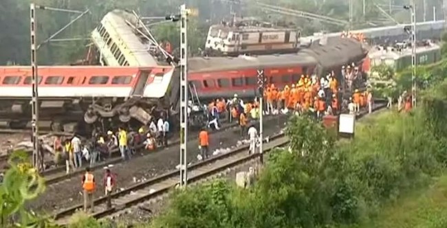 রেল দুর্ঘটনাঃ ভারতে নিহতের সংখ্যা বেড়ে ২৮৮