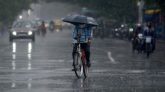 বৃষ্টির কারণে ঈদযাত্রায় ভোগান্তি