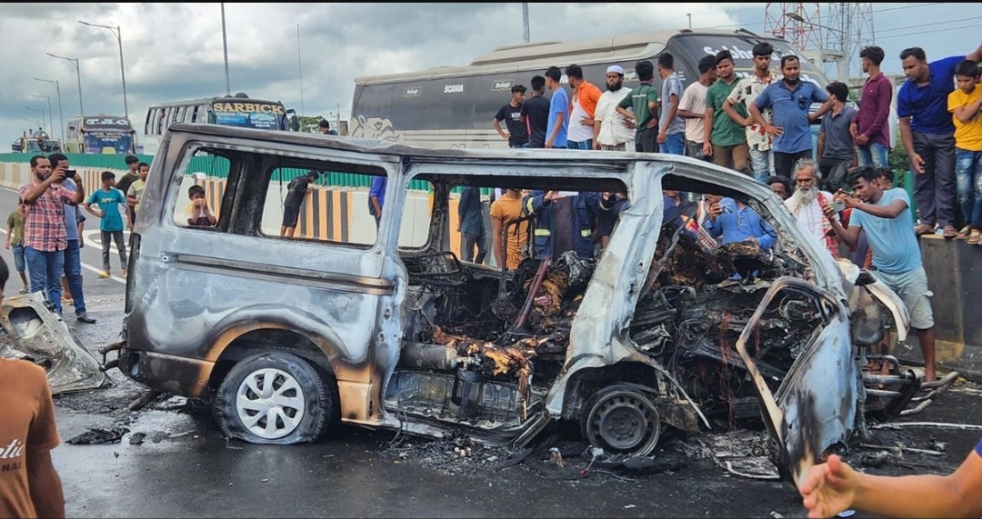 ভাঙ্গায় অ্যাম্বুলেন্সের সিলিন্ডার বিস্ফোরণে নিহত ৭