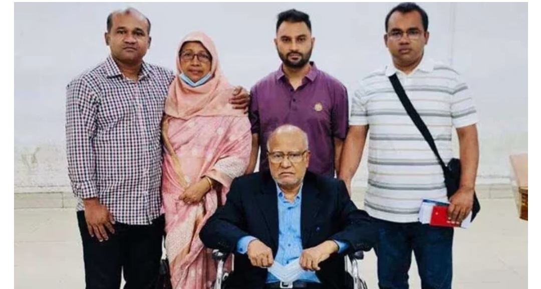 উন্নত চিকিৎসার জন্য সিঙ্গাপুর গেলেন ড. মোশাররফ