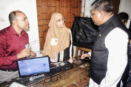 সিসিক নির্বাচন, ভোট দিয়ে জয়ের প্রত্যাশা আনোয়ারুজ্জামানের