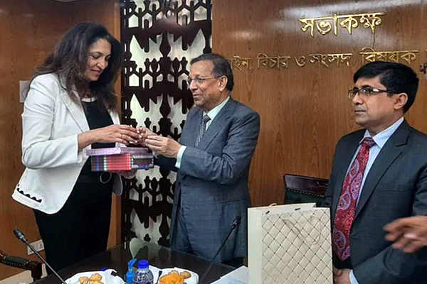 ডিজিটাল নিরাপত্তা আইন সংশোধন হবে, মার্কিন প্রতিনিধিদলকে আইনমন্ত্রী
